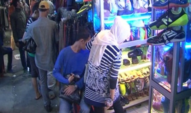Suasana pedagang sepatu dan lainnya di Pasar Taman Puring. [Dok. Pemprov Jakarta]